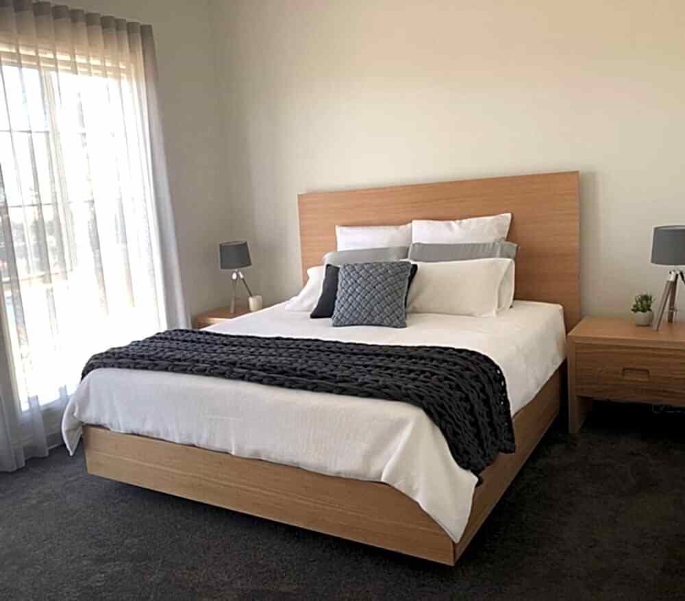 Hove King Bed in American Oak