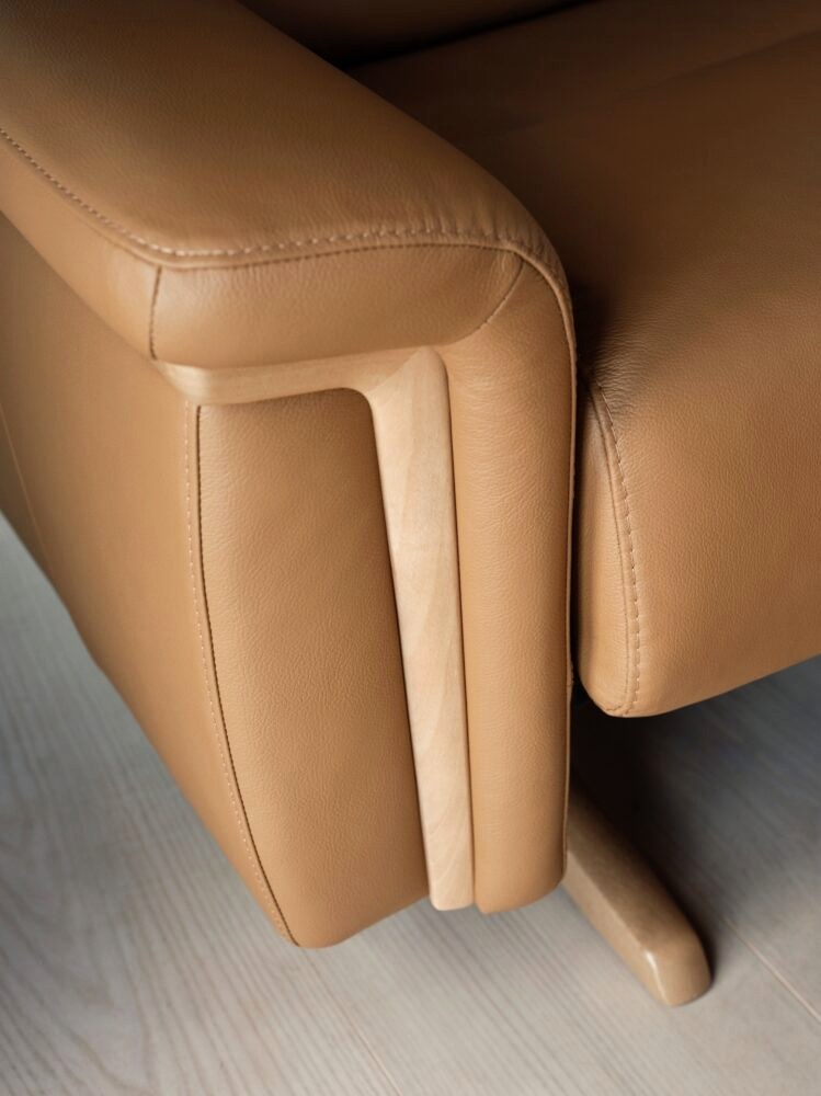Stressless recliners adelaide - Stella arm rest detail