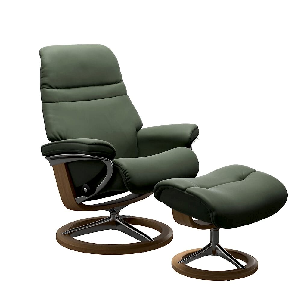 Stressless Sunrise Recliner Signature Base Oak Wood, Aluminium Metal and Green Leather.