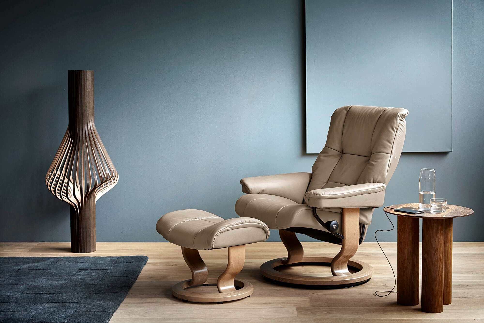 Stressless Mayfair Recliner Classic Base Oak with Paloma leather Light Tan Sand